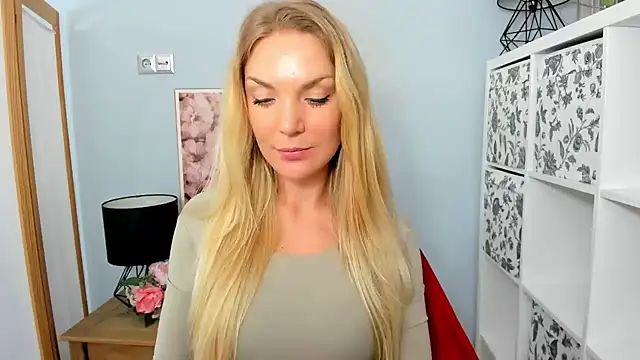 Snapshot of AulloraHoney chatting on 01.27.25 AulloraHoney online show from 01.27.25