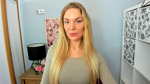 Snapshot of AulloraHoney chatting on 02.16.25 AulloraHoney online show from 02.16.25