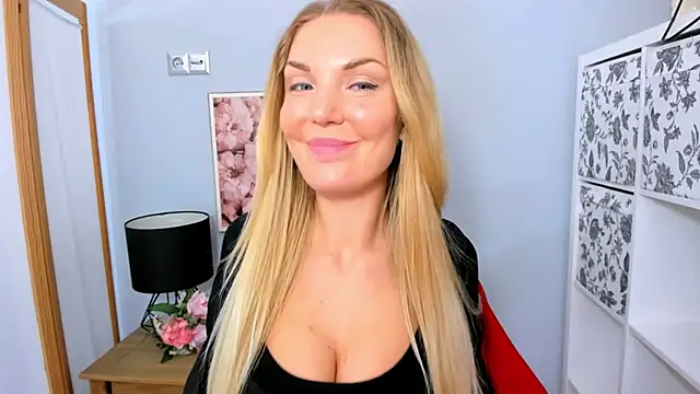 Snapshot of AulloraHoney chatting on 02.17.25 AulloraHoney online show from 02.17.25