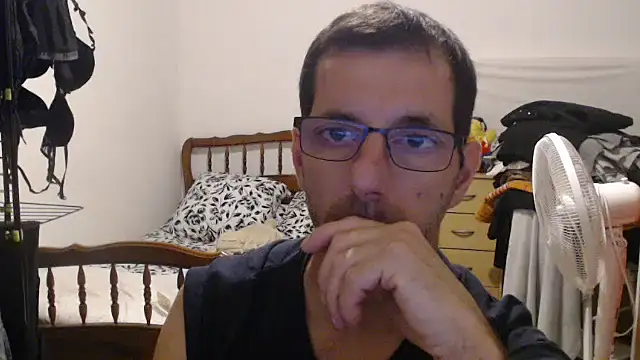 Snapshot of steph19x5 chatting on 10.04.25 steph19x5 online show from 10.04.25