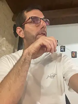 Snapshot of steph19x5 chatting on 10.20.25 steph19x5 online show from 10.20.25