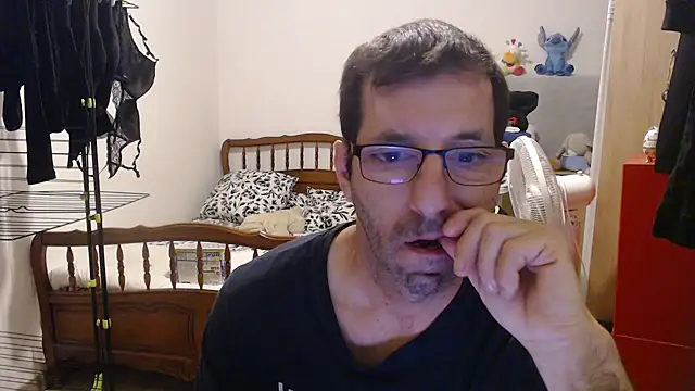 Snapshot of steph19x5 chatting on 10.31.25 steph19x5 online show from 10.31.25