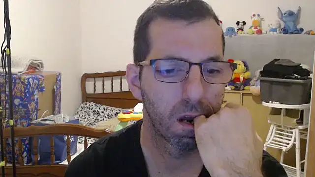 Snapshot of steph19x5 chatting on 12.14.25 steph19x5 online show from 12.14.25