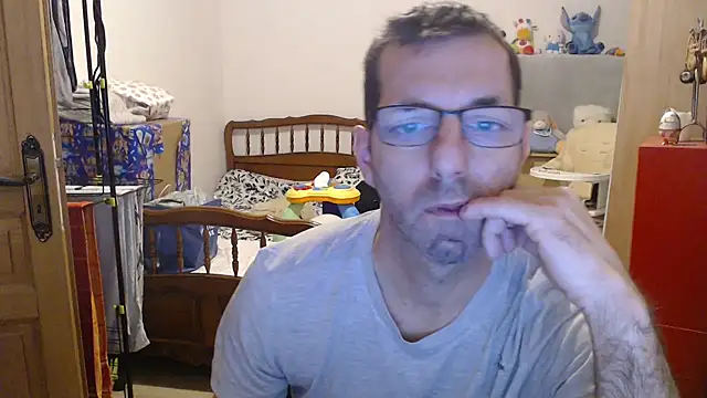 Snapshot of steph19x5 chatting on 12.17.25 steph19x5 online show from 12.17.25