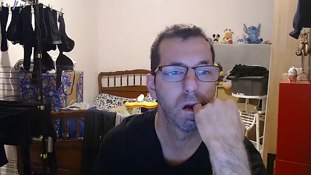 Snapshot of steph19x5 chatting on 12.18.25 steph19x5 online show from 12.18.25