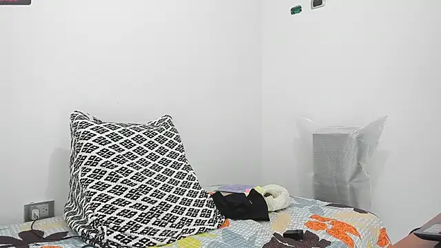 Snapshot of perla_jeff chatting on 12.03.24 perla jeff online show from 12.03.24