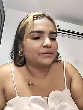 Snapshot of Mayssa_Cute chatting on 12.23.24 Mayssa Cute online show from 12.23.24