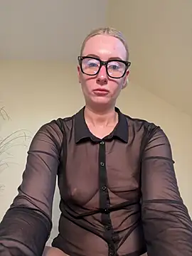 Snapshot of CutieEmy chatting on 05.24.26 CutieEmy online show from 05.24.26
