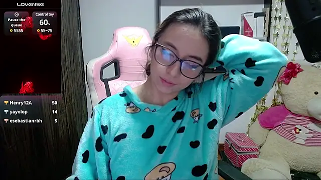 Maggie Fox3 online show from 03.12.25