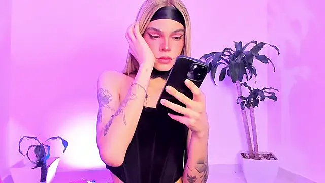 Snapshot of Varya_Ferreira chatting on 04.22.26 Varya Ferreira online show from 04.22.26