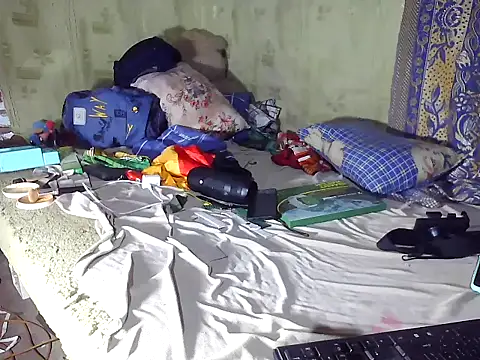 Snapshot of Alora-shine chatting on 02.15.26 Alora-shine online show from 02.15.26