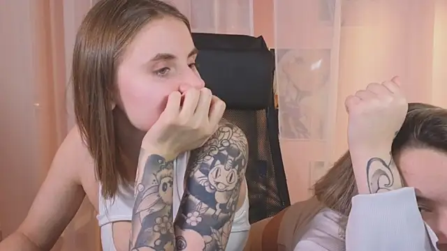 Snapshot of _AnnaStark_ chatting on 12.27.24 AnnaStark online show from 12.27.24