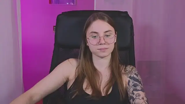 Snapshot of _AnnaStark_ chatting on 01.18.25 AnnaStark online show from 01.18.25