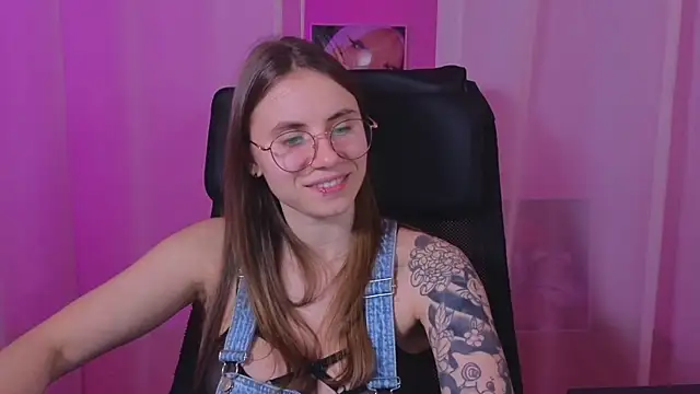 Snapshot of _AnnaStark_ chatting on 02.02.25 AnnaStark online show from 02.02.25