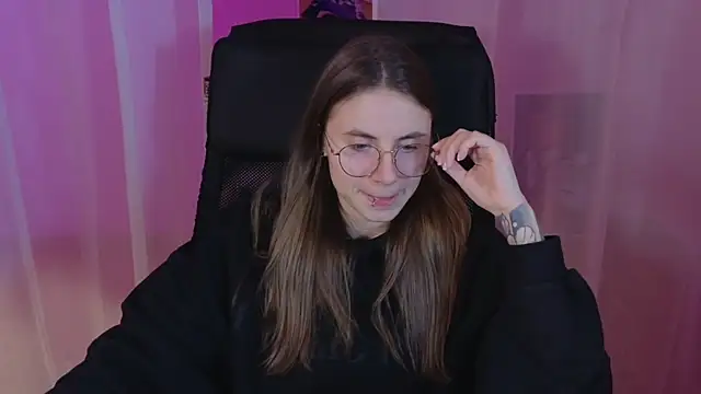 Snapshot of _AnnaStark_ chatting on 02.10.25 AnnaStark online show from 02.10.25