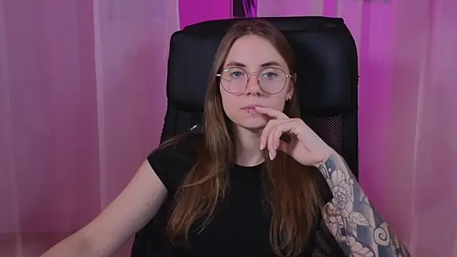 Snapshot of _AnnaStark_ chatting on 02.21.25 AnnaStark online show from 02.21.25