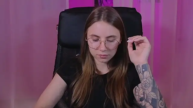 Snapshot of _AnnaStark_ chatting on 02.21.25 AnnaStark online show from 02.21.25