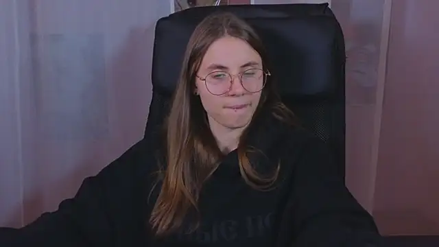 Snapshot of _AnnaStark_ chatting on 03.06.25 AnnaStark online show from 03.06.25