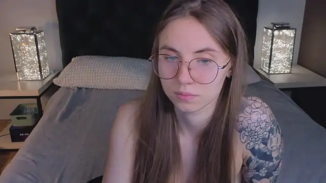 Snapshot of _AnnaStark_ chatting on 09.18.25 AnnaStark online show from 09.18.25