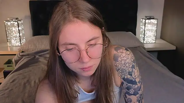 Snapshot of _AnnaStark_ chatting on 09.19.25 AnnaStark online show from 09.19.25