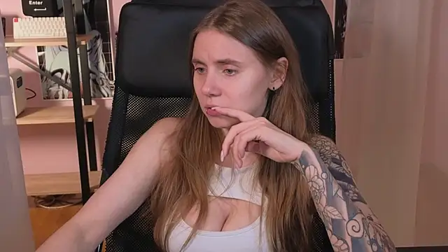 Snapshot of _AnnaStark_ chatting on 09.27.25 AnnaStark online show from 09.27.25