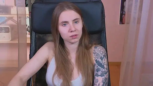 Snapshot of _AnnaStark_ chatting on 09.30.25 AnnaStark online show from 09.30.25