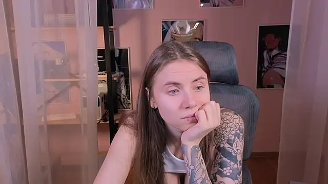 Snapshot of _AnnaStark_ chatting on 11.12.25 AnnaStark online show from 11.12.25