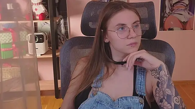 Snapshot of _AnnaStark_ chatting on 12.05.25 AnnaStark online show from 12.05.25