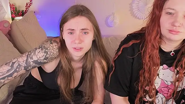 Snapshot of _AnnaStark_ chatting on 12.19.25 AnnaStark online show from 12.19.25