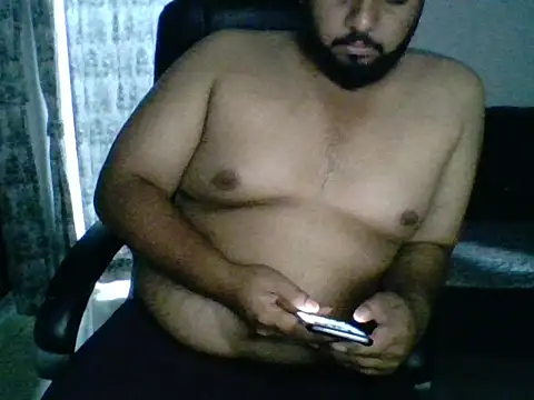Snapshot of Wildguycums chatting on 05.16.26 Wildguycums online show from 05.16.26