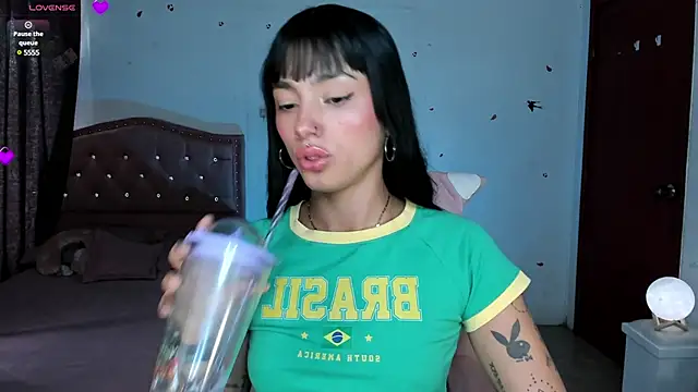 Lizzie corner v online show from 01.07.25