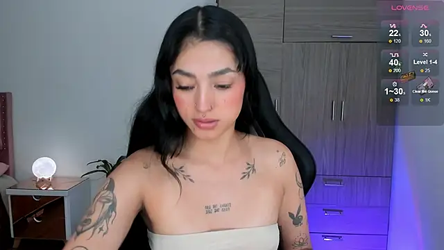 Lizzie corner v online show from 02.04.26