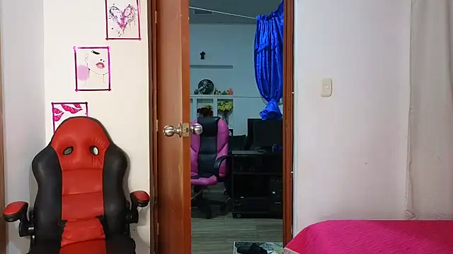 SexyLeilaa online show from 09.18.25