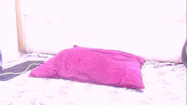 Snapshot of ZoeRoss2u chatting on 01.10.26 ZoeRoss2u online show from 01.10.26