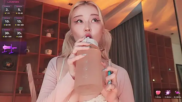 Snapshot of hyun_chia chatting on 04.27.26 hyun chia online show from 04.27.26