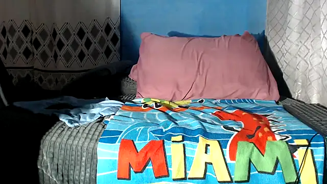 SweetAppleCandyxx online show from 12.30.24