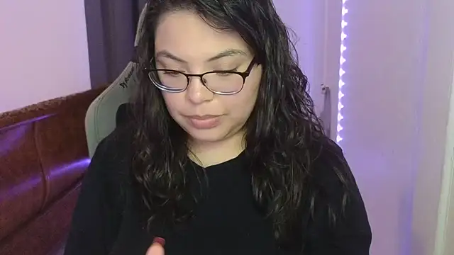 Snapshot of drizzypeach602 chatting on 10.18.25 drizzypeach602 online show from 10.18.25