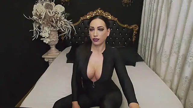 Snapshot of MichaelaDark chatting on 01.06.25 MichaelaDark online show from 01.06.25