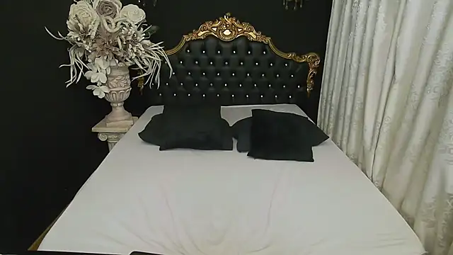 Snapshot of MichaelaDark chatting on 02.02.25 MichaelaDark online show from 02.02.25