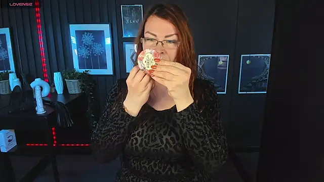 MrsIngrid online show from 02.14.25