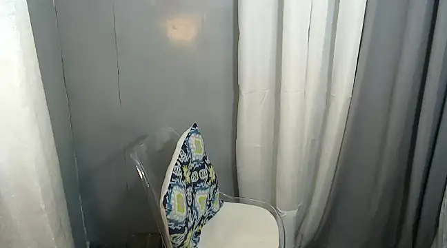 Delicate Savannah online show from 12.10.24