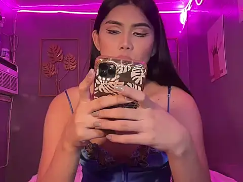 Delicate Savannah online show from 09.23.25