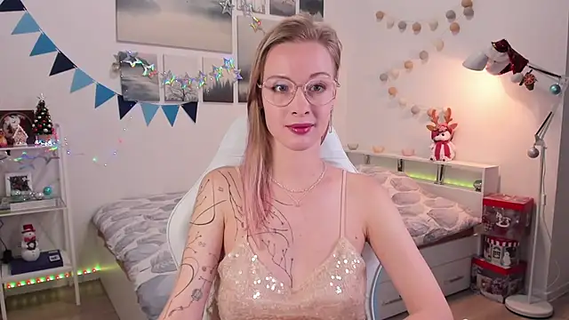 Snapshot of MissRightX chatting on 12.24.24 MissRightX online show from 12.24.24