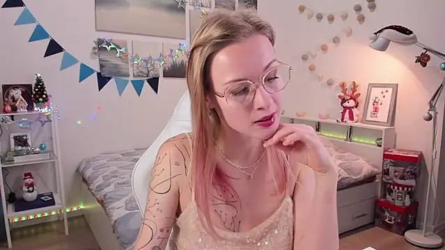 Snapshot of MissRightX chatting on 12.24.24 MissRightX online show from 12.24.24