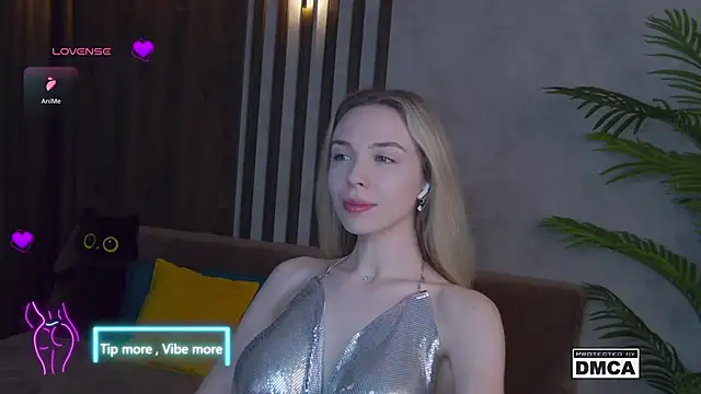 Holl1Would online show from 02.14.25