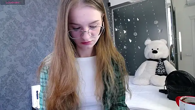 Snapshot of KateJonson chatting on 06.04.26 KateJonson online show from 06.04.26