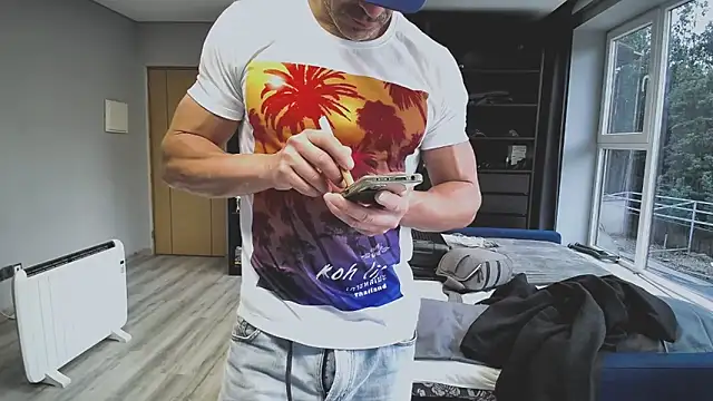 samricci21 online show from 12.14.25