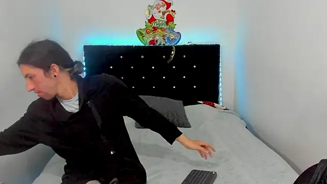 Snapshot of shelby__hotshoww chatting on 12.18.24 shelby  hotshoww online show from 12.18.24