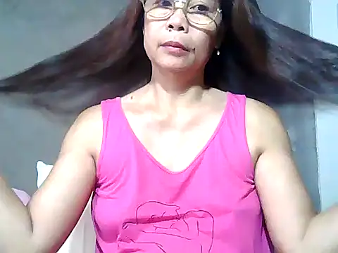 Snapshot of urwife_tobe chatting on 05.11.26 urwife tobe online show from 05.11.26