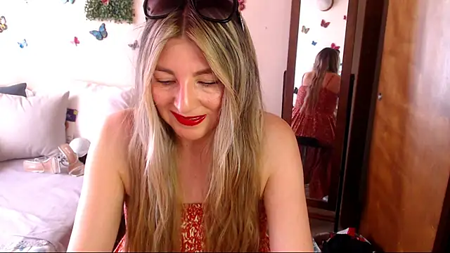 Snapshot of Jolie-Mature chatting on 05.15.26 Jolie-Mature online show from 05.15.26